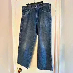 Wrangler jeans. Carpenter pants. Relaxed fit. Dark wash